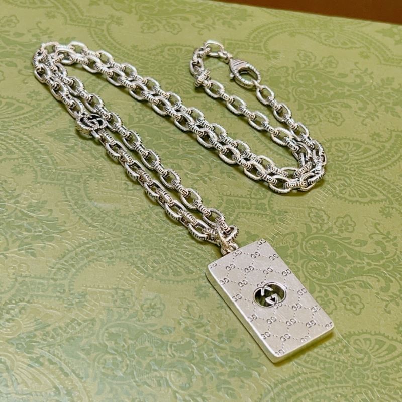 G*u*i necklaces